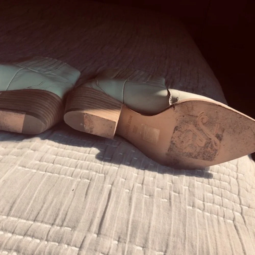 Free People New Frontier ivory patent leather ankle boots 6.5 - Picture 5 of 5